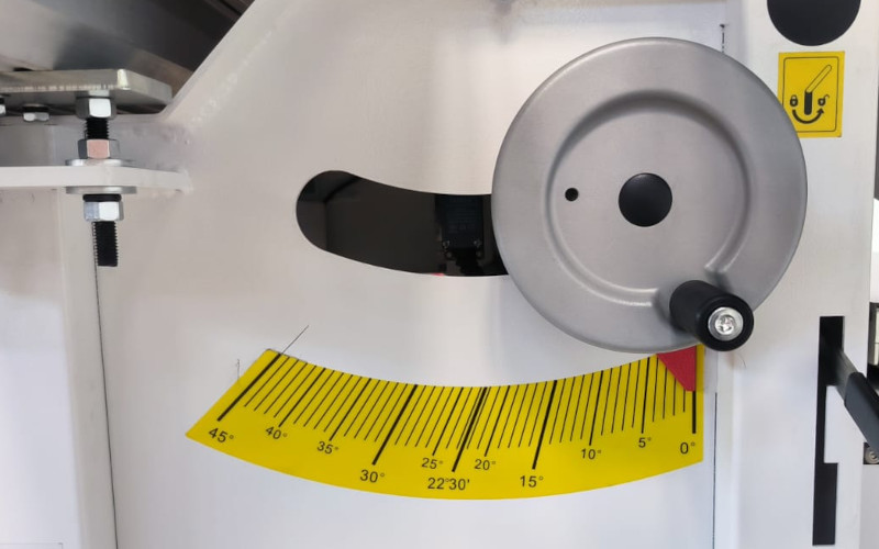 Kombinovaný dřevoobráběcí stroj pětioperace SICAR C300